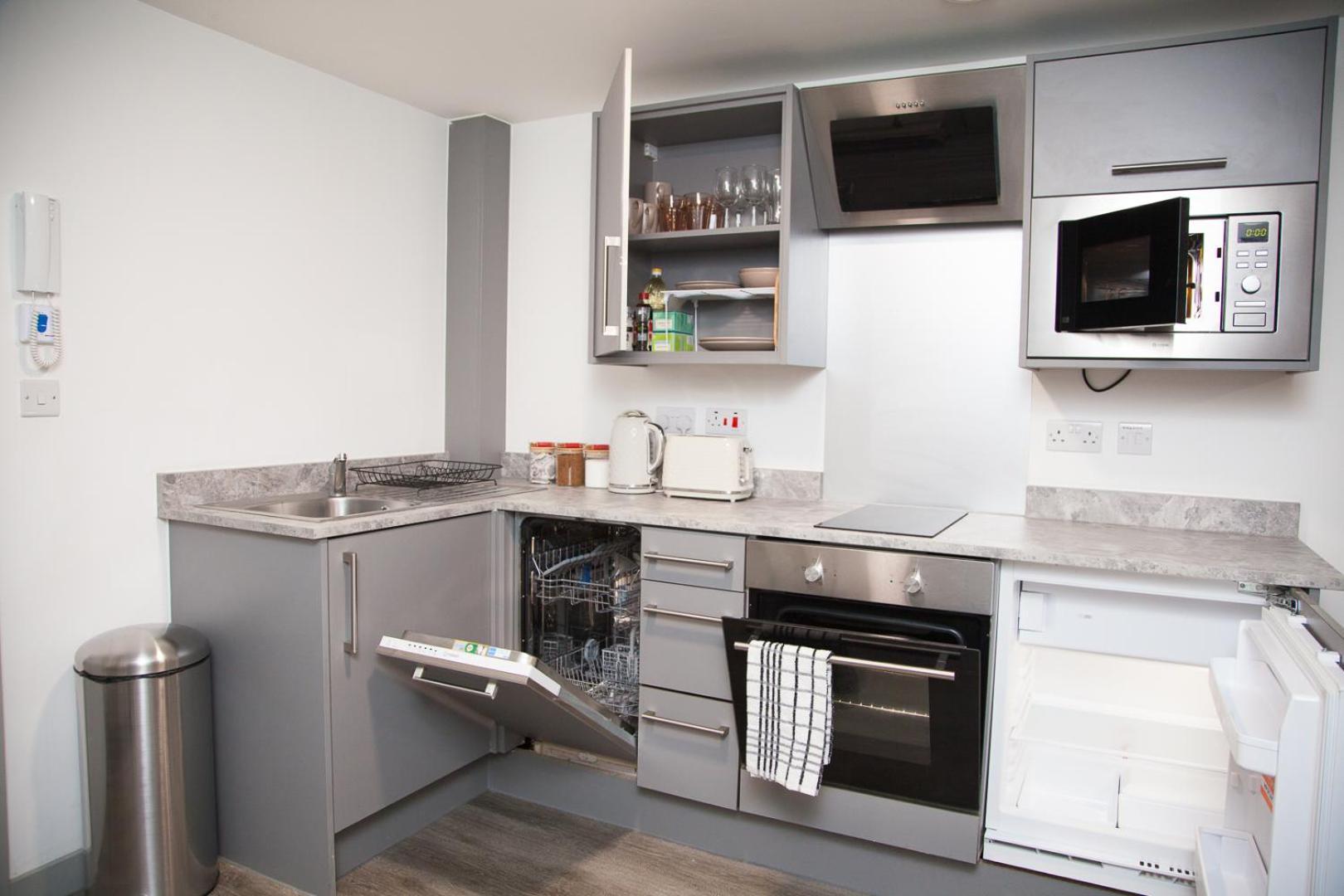 Versatile Retreat-mid/long Stay% Apartment Liverpool